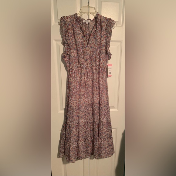 Dresses & Skirts - BB DAKOTA
STEVE MADDEN Floral Dress NWT
